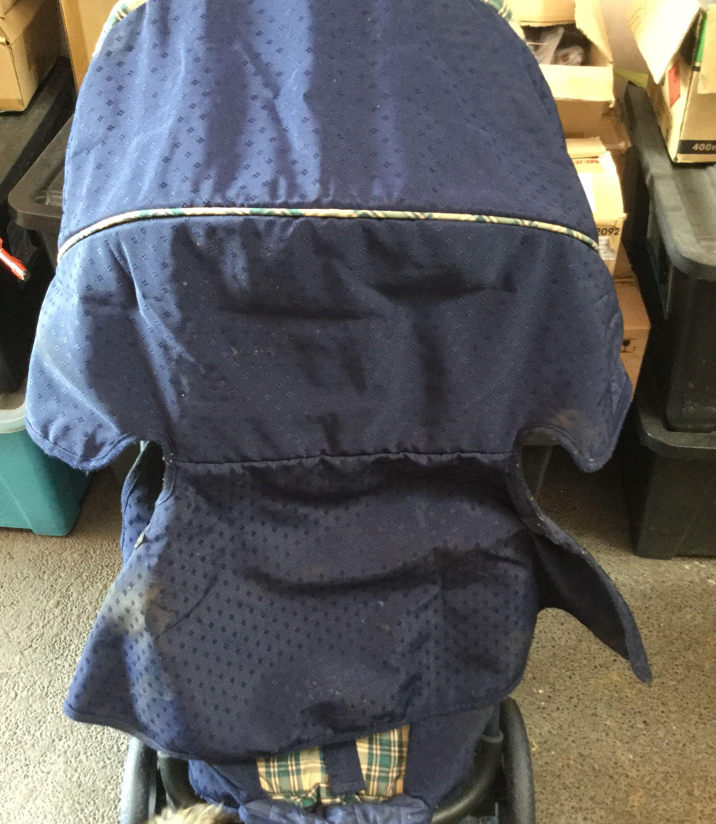 Graco Stroller (Category: Strollers) located in Quezon City. Submitted by lftanco (Listing ID 1081908671, Image 2). Description: Graco Stroller. Signs of wear. Needs cleaning as kept in storage. Wheels in good condition..