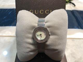 Gucci 珍珠母貝 表面 女錶 ㄧ分鑽
