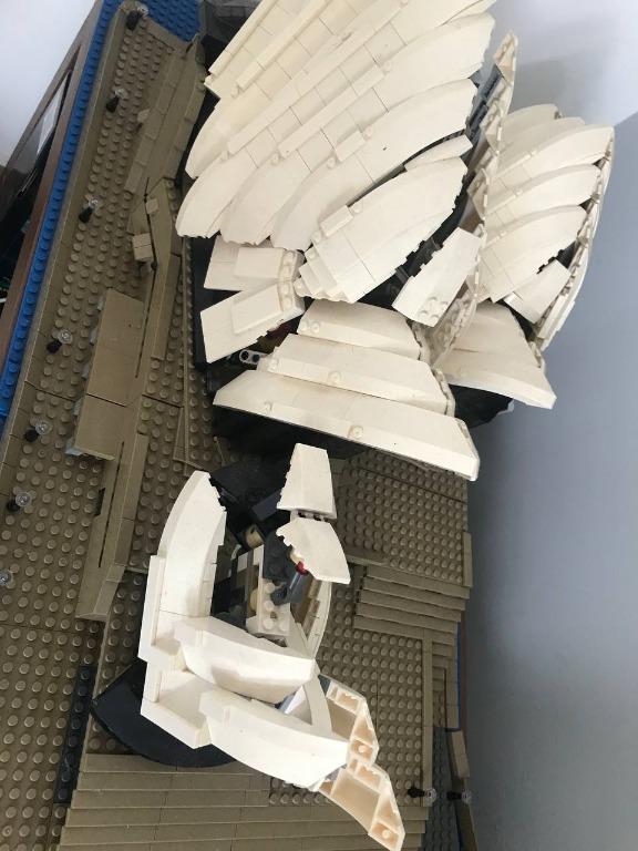 Lepin opera hot sale house