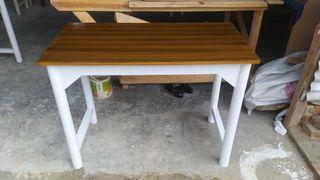 Meja makan minimalis