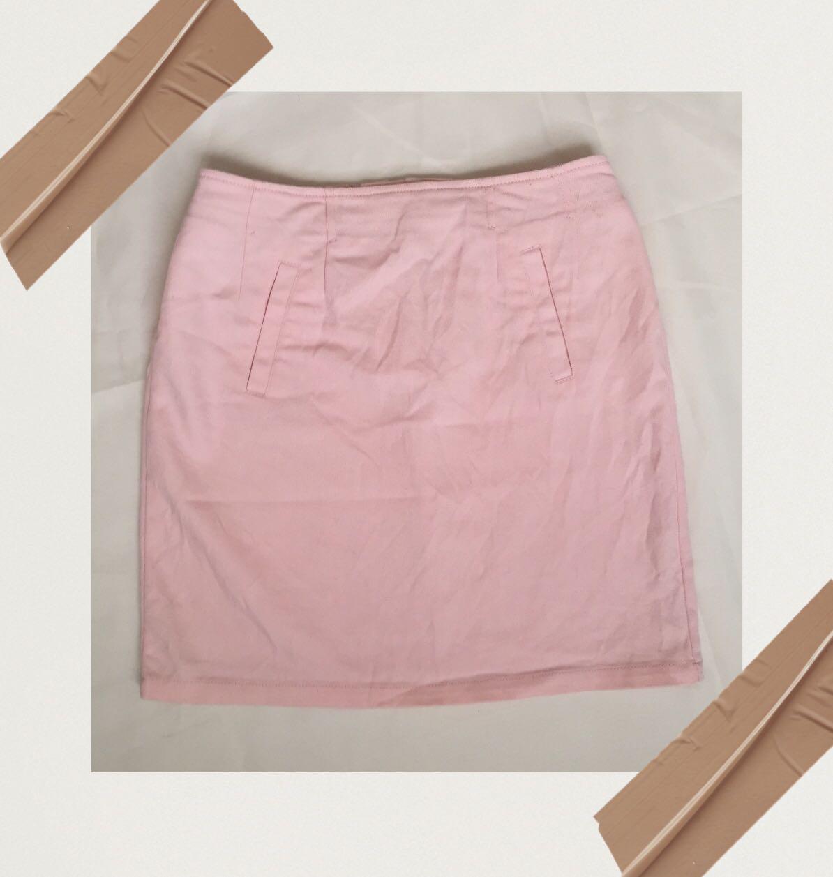how to style pink denim skirt