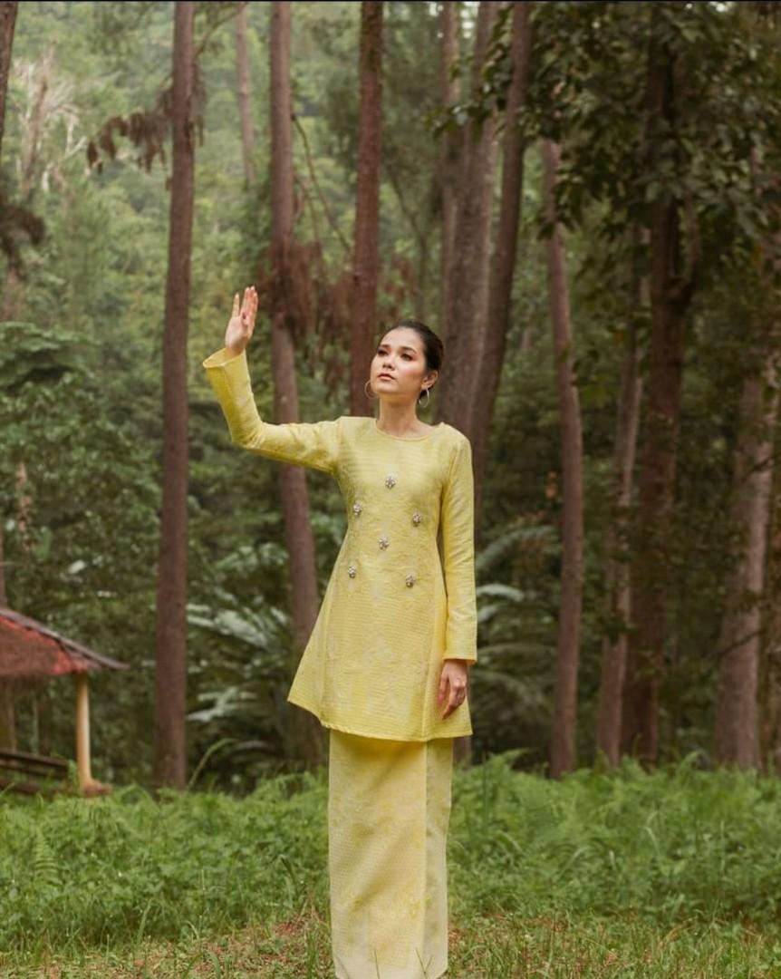 Qhalesaa Raisa Baju Kurung Pahang Brocade Tenun Raya Tunang Nikah ...
