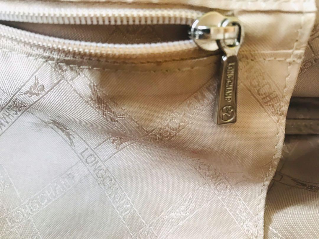 Authentic Longchamp ltd edition (Category: Luxury Bags & Wallets) located in Indang. Submitted by lornacmtl (Listing ID 1082081740, Image 3). Description: 💯Authentic Longchamp limited edition Made in Morocco Buttons with longchamp (engraved) Payment thru Gcash & Bank dep.