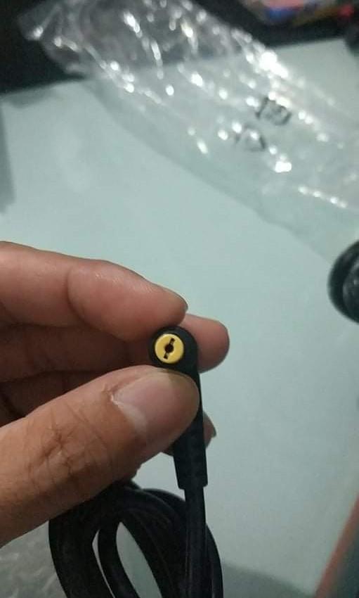 laptop charger acer 19V (Category: Laptops & Notebooks) located in Mandaluyong City. Submitted by good_find_online_store (Listing ID 1082131828, Image 3). Description: acer laptop charger 19 Volts 3.42 Amps 65Watts output tip 5.5mm x 1.7mm 100v - 240v/50-60Hz.