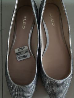 (Category: ) located in . Submitted by clearingwardrobe9696 (Listing ID 1082101946, Image 1). Description: .