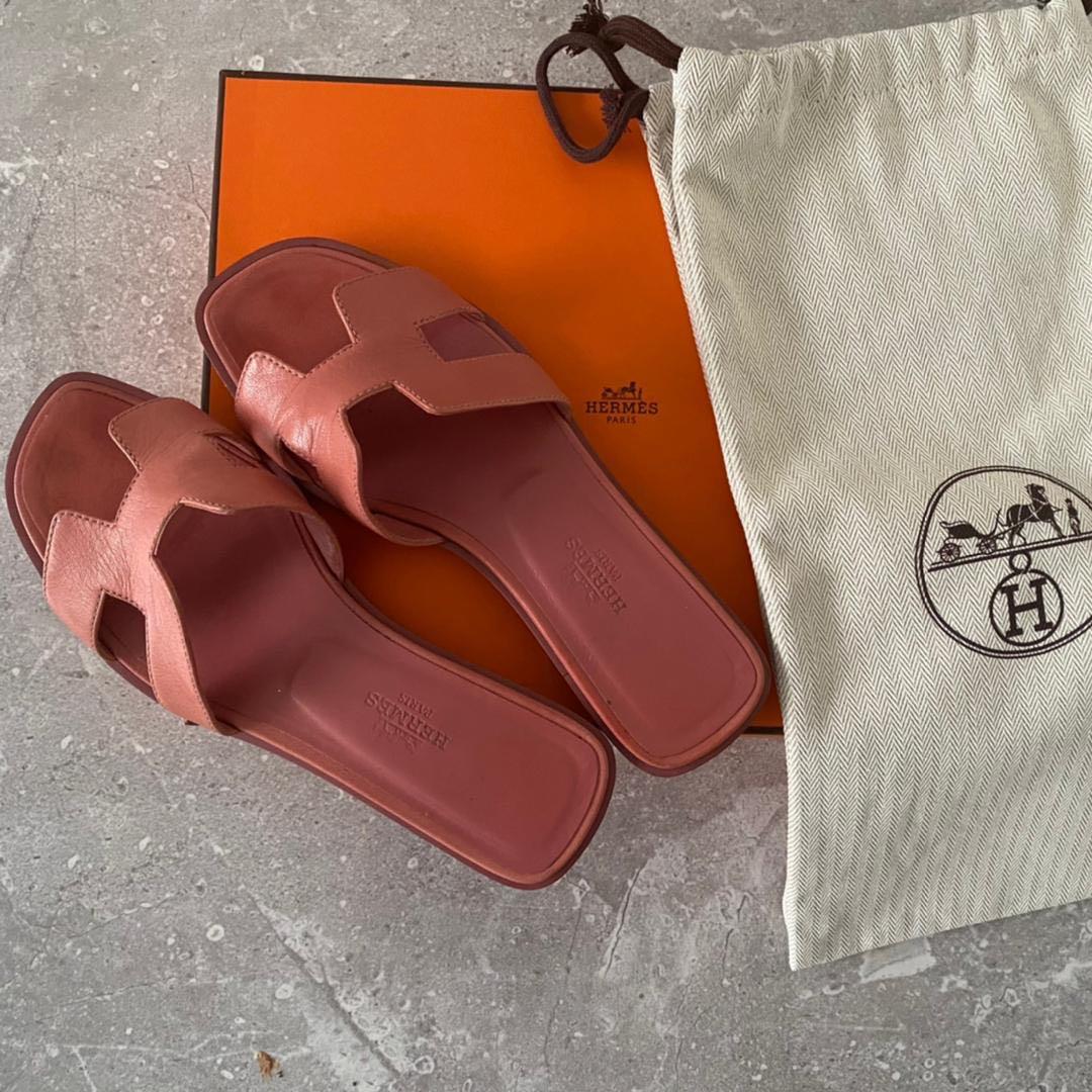 SOLD))Bnib Hermes Rouge Oran Sandals Size 35, Luxury, Sneakers & Footwear  on Carousell