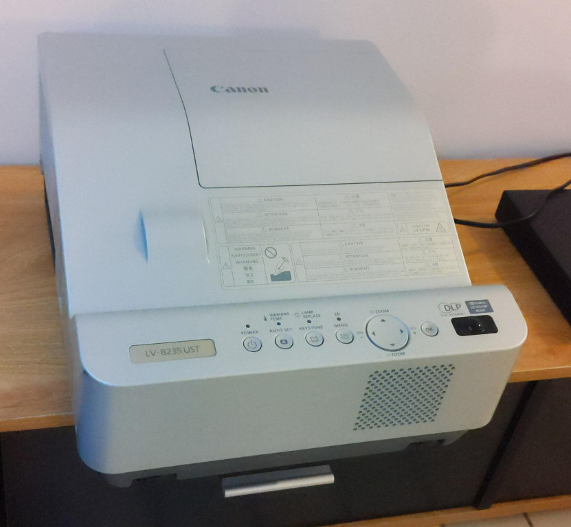 Canon - プロジェクター:LV-8235 UST（未開封） プロジェクター:LV-8235 UST（未開封）