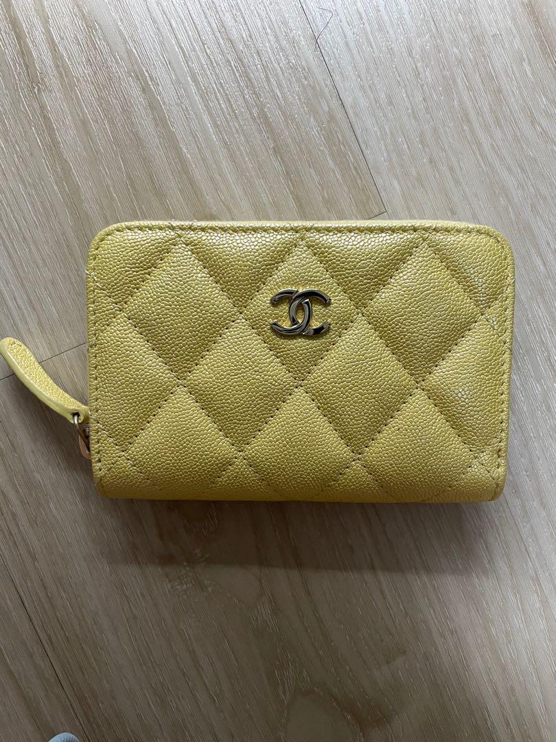 Chanel Iridescent Quilted Zip Coin Purse in Yellow Caviar Leather  ref.696108 - Joli Closet