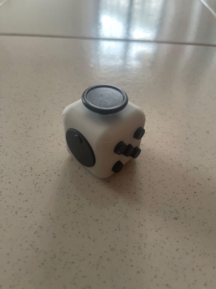 Fidget Cube (Category: Toys & Games) located in Kulai. Submitted by en___03 (Listing ID 1082038485, Image 2). Description: For reducing stress purpose.