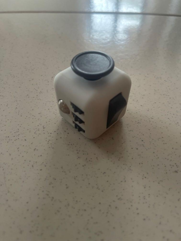 Fidget Cube (Category: Toys & Games) located in Kulai. Submitted by en___03 (Listing ID 1082038485, Image 3). Description: For reducing stress purpose.