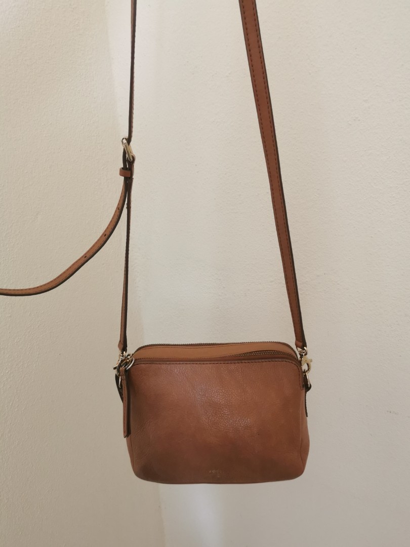 Fossil Long Live Vintage 1954 Small Crossbody Leather Shoulder Bag Turn  Lock | Leather shoulder bag, Bags, Shoulder bag