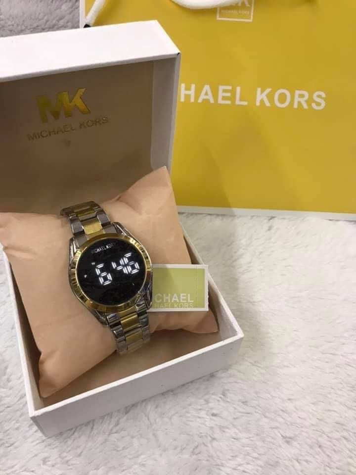 MICHAEL KORS TOUCH SCREEN, Women's Fashion, Watches & Accessories, Watches  on Carousell