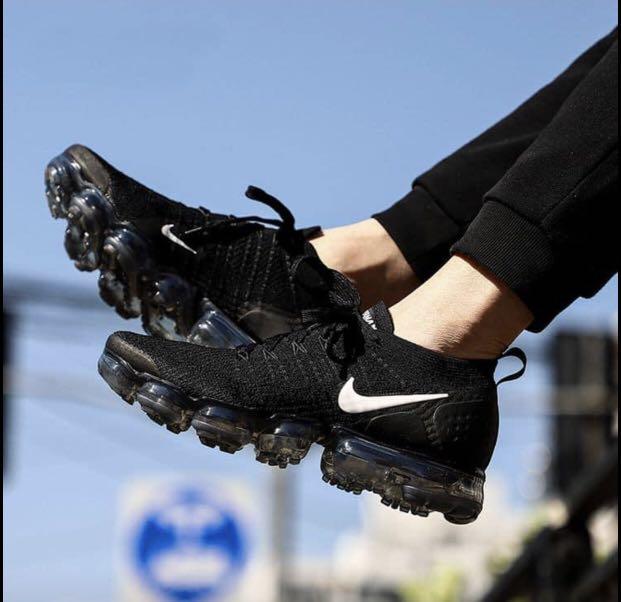 Black vapormax on sale white tick
