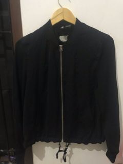 (Kategori: ) berada di . Dikirim oleh araa.thrift (ID iklan 1082215033, Gambar 1). Deskripsi: .