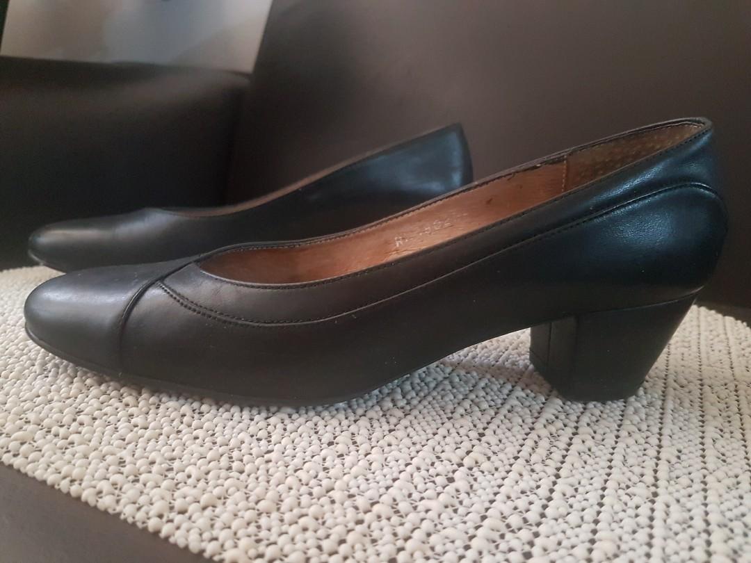 Rusty Lopez Women s Black Leather Shoes 1.5 inch Heels