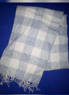 Uniqlo scarf/shawl