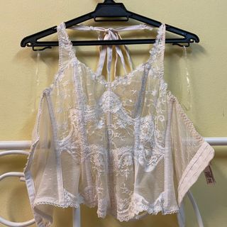 (Category: ) located in . Submitted by yeye.wardrobe (Listing ID 1082180112, Image 1). Description: .
