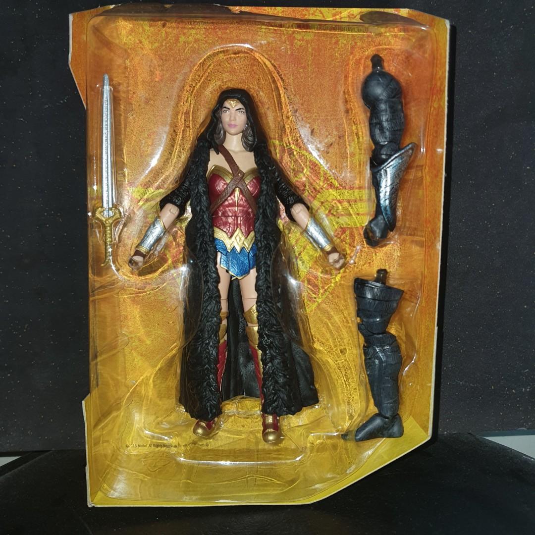Wonder Woman (Category: Figurines & Statues) located in Rodriguez. Submitted by nilo_ (Listing ID 1082127724, Image 1). Description: DC comics Multiverse series Wonder Woman Figure BIB opened but never been out of the clam shell. original price 1 ,899.75.