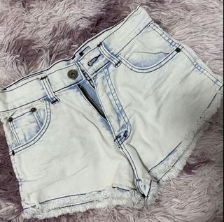 (Category: ) located in . Submitted by missviviant (Listing ID 1082364304, Image 1). Description: .