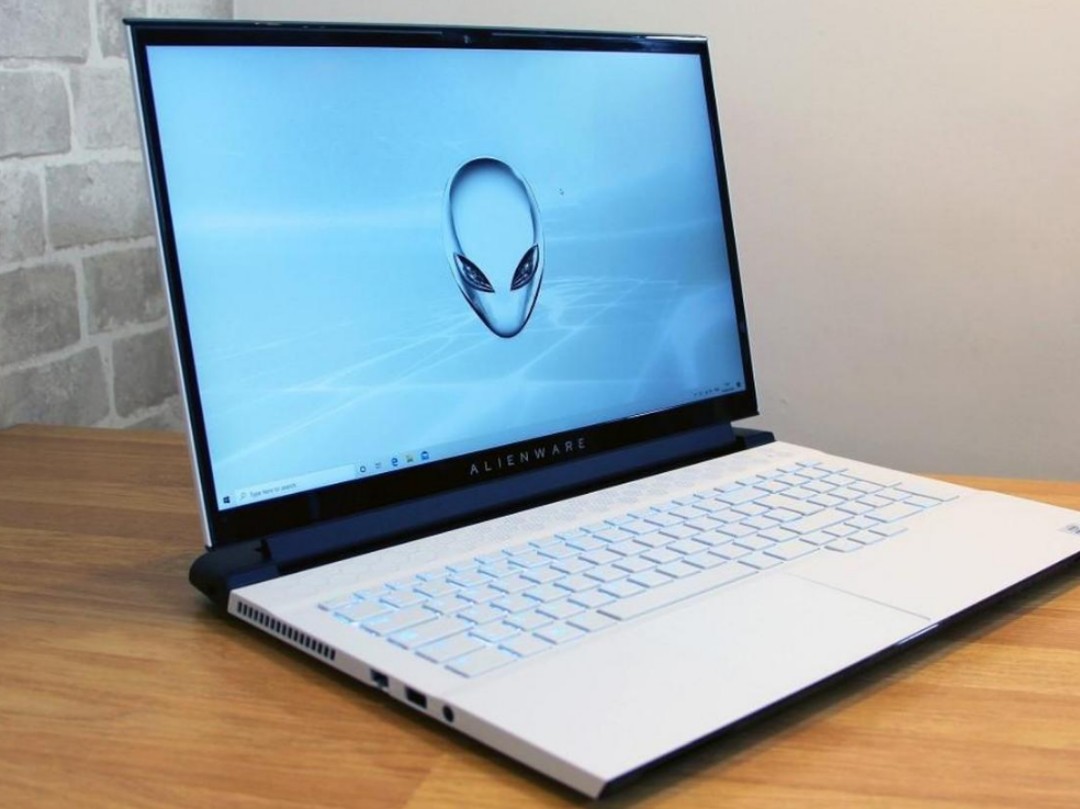 Alienware m17 deals lunar light