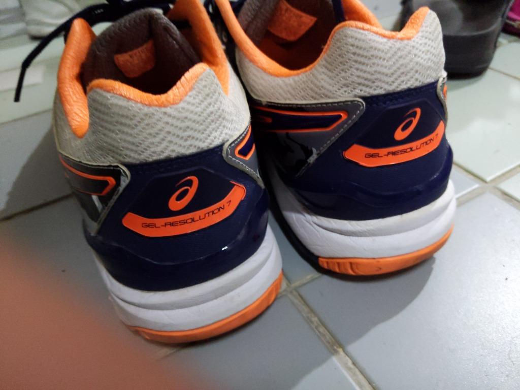 tennis shoes size 13