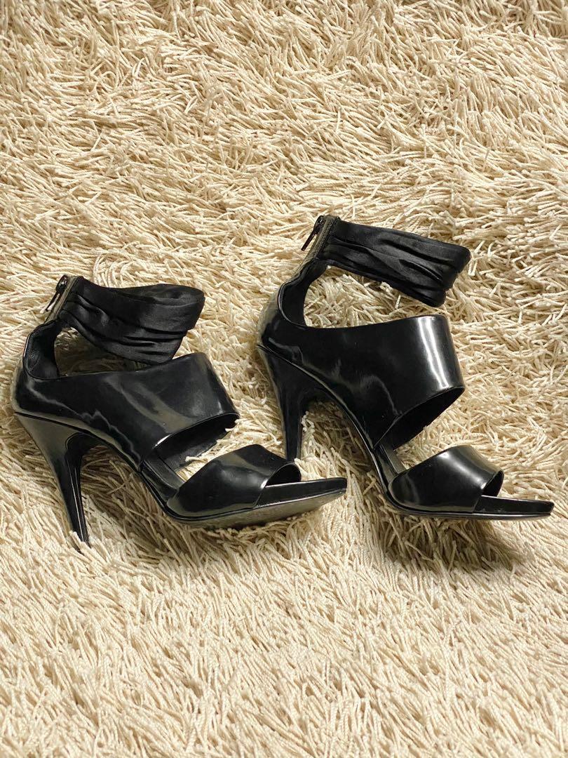 Authentic STELLA LUNA High Heels Ankle Strap Sandals (Category: Heels) located in Malolos. Submitted by theroyalrunwayph (Listing ID 1082222424, Image 1). Description: Bought at around 15k in Shangrila Worn for a few times only. Size 5.5 Nice and elegant!.