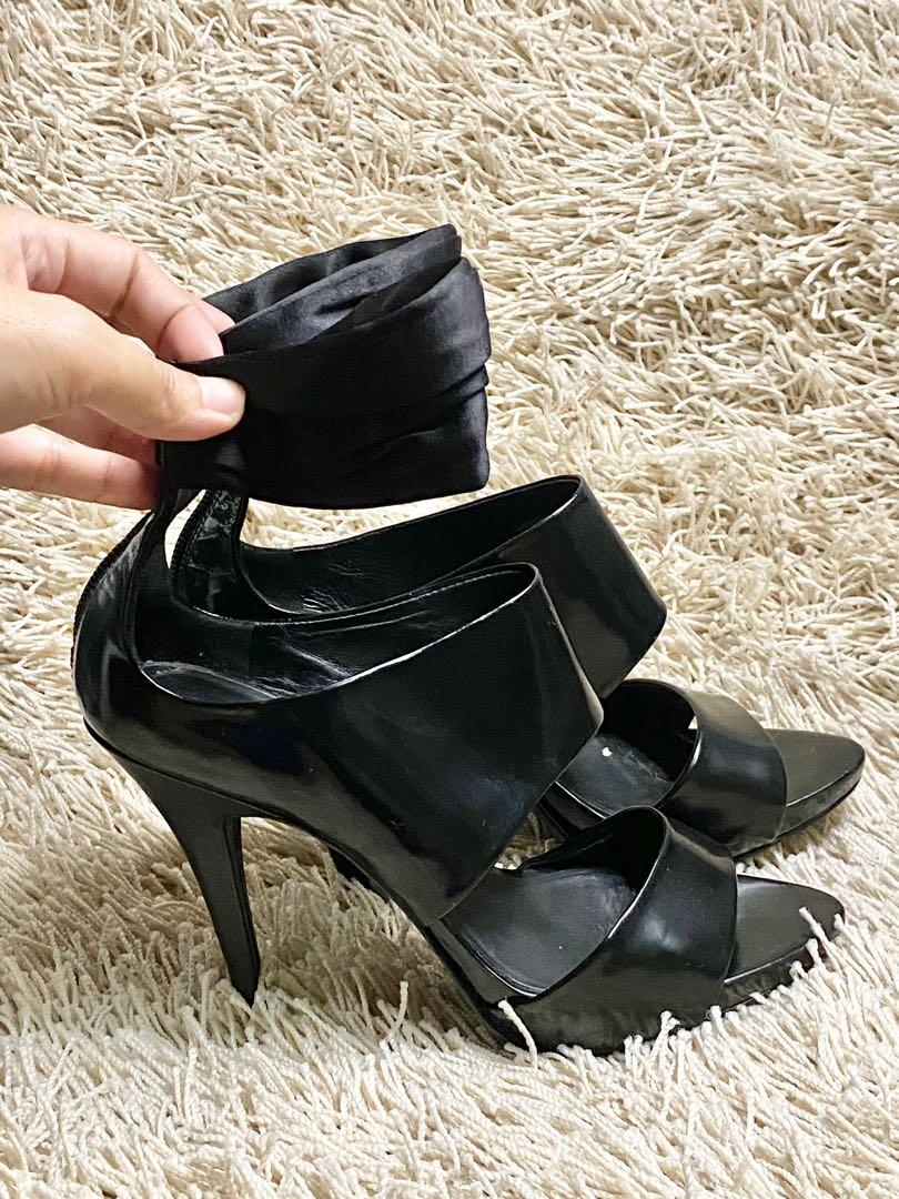 Authentic STELLA LUNA High Heels Ankle Strap Sandals (Category: Heels) located in Malolos. Submitted by theroyalrunwayph (Listing ID 1082222424, Image 3). Description: Bought at around 15k in Shangrila Worn for a few times only. Size 5.5 Nice and elegant!.