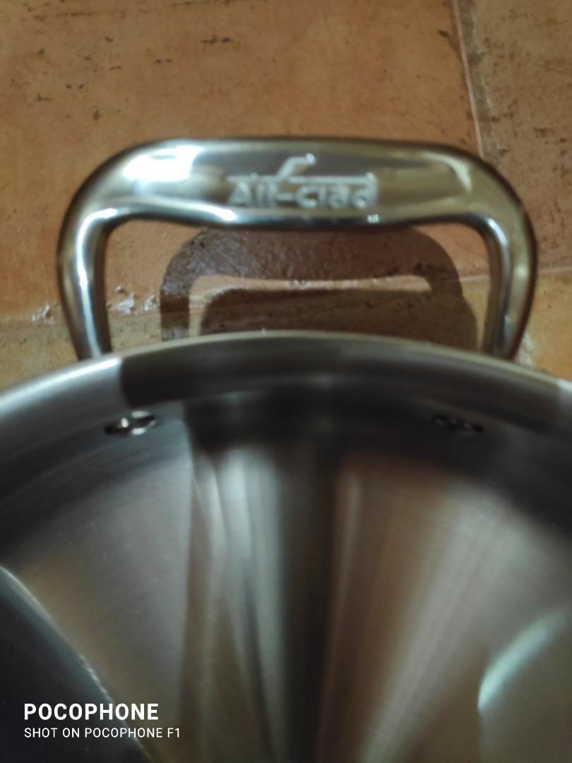 Bakeware (Category: Cookware & Accessories) located in Singapore. Submitted by sheilago (Listing ID 1082389805, Image 3). Description: 3 ply bonded construction consists of durable stainless steel encapsulating an aluminium core of even heating throughout. Highly polished cooking surface with starburst finish offers stick resistance and easy maintenance plus won't react with food. Contoured stainless steel rivets capacity etched on base. Oven and