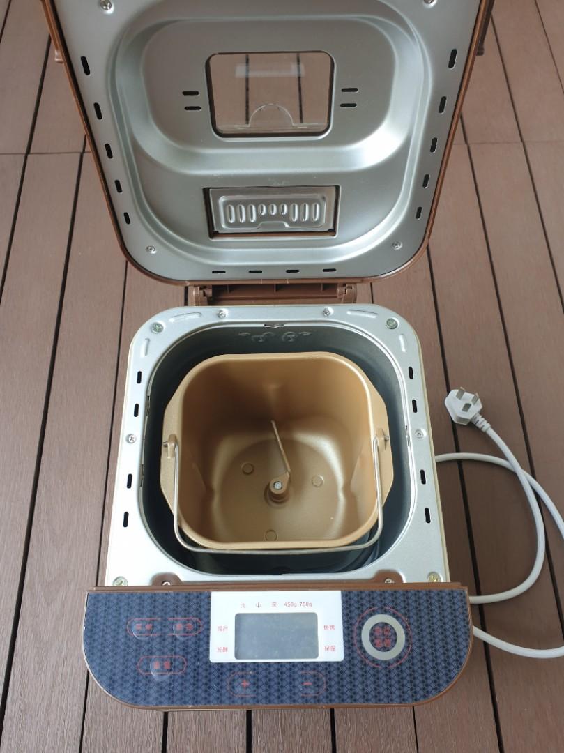 Bread Maker (Category: Coffee Machines & Makers) located in Singapore. Submitted by duckvader (Listing ID 1082285296, Image 4). Description: used bread maker. under utilised. used probably less than 10 times. approximate dimension 32cm(H) x 23cm (L) x 28cm (D).