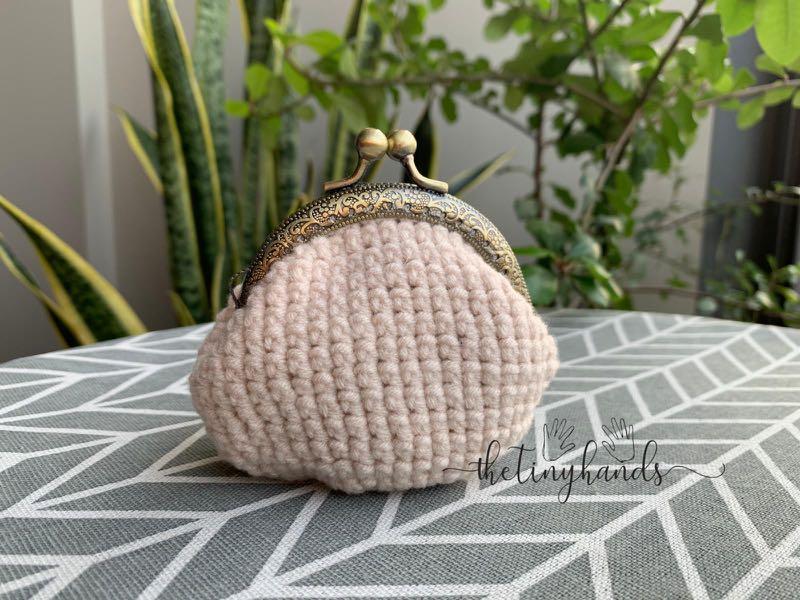 Crochet Kiss Clasp Coin Purse/Pouch, Women's Fashion, Bags