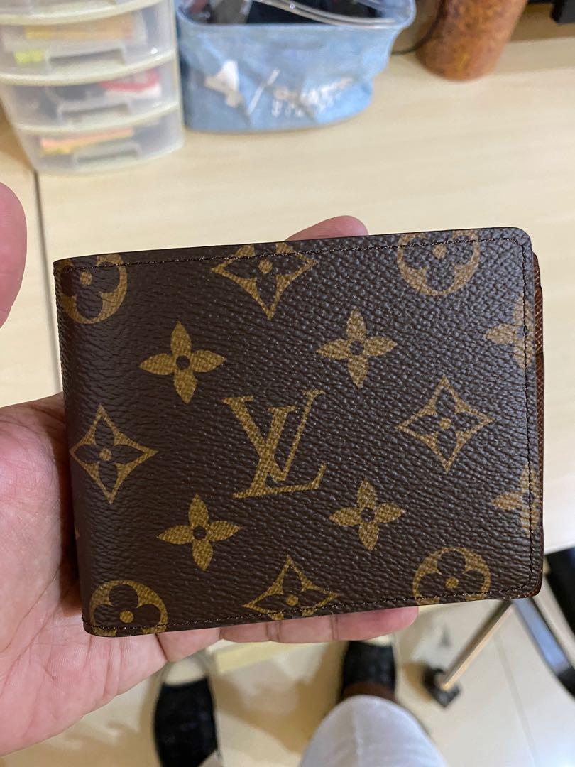 LV flip wallet ( NO ORI), Barang Mewah, Tas & Dompet di Carousell