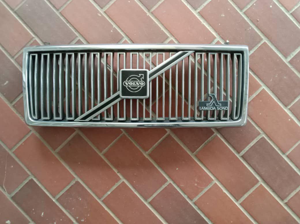 GRILLE VOLVO 240 self pick at section 7 S.A only Auto