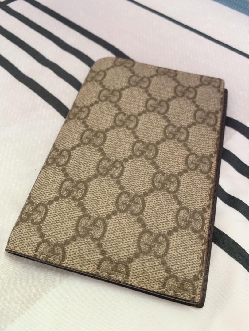 GUCCI passport holder Authentic), Bags & Carousell