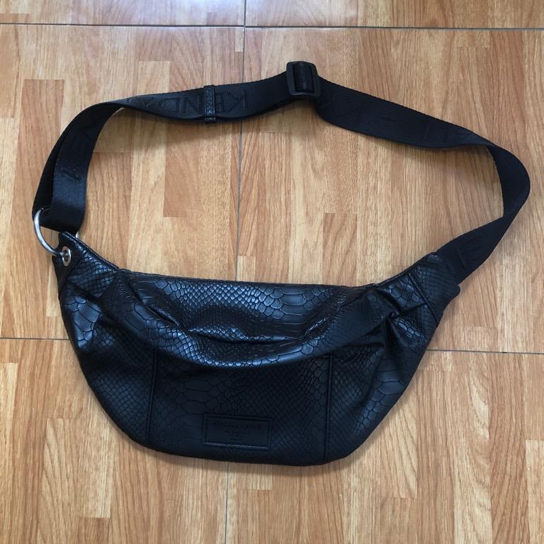 Kendall and kylie waist bag discount