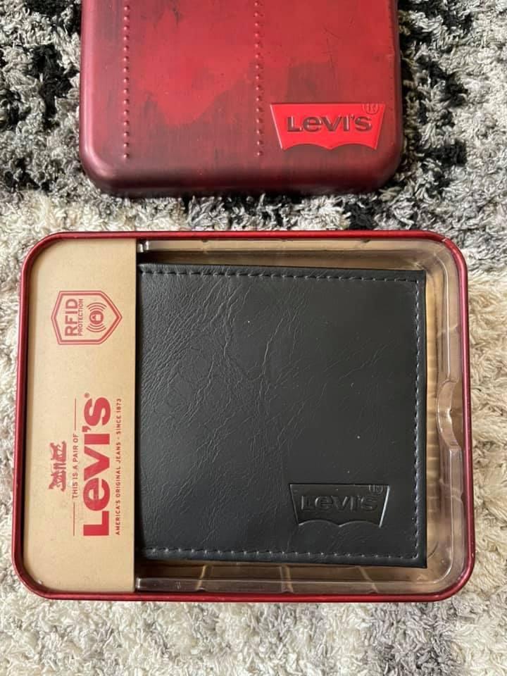 Levi's wallet for men (with tin can), Men's Fashion, Watches & Accessories,  Wallets & Card Holders on Carousell