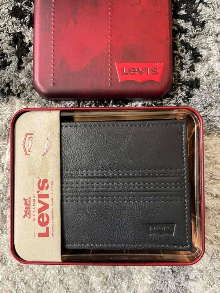 Levi's wallet for men (with tin can), Men's Fashion, Watches & Accessories,  Wallets & Card Holders on Carousell