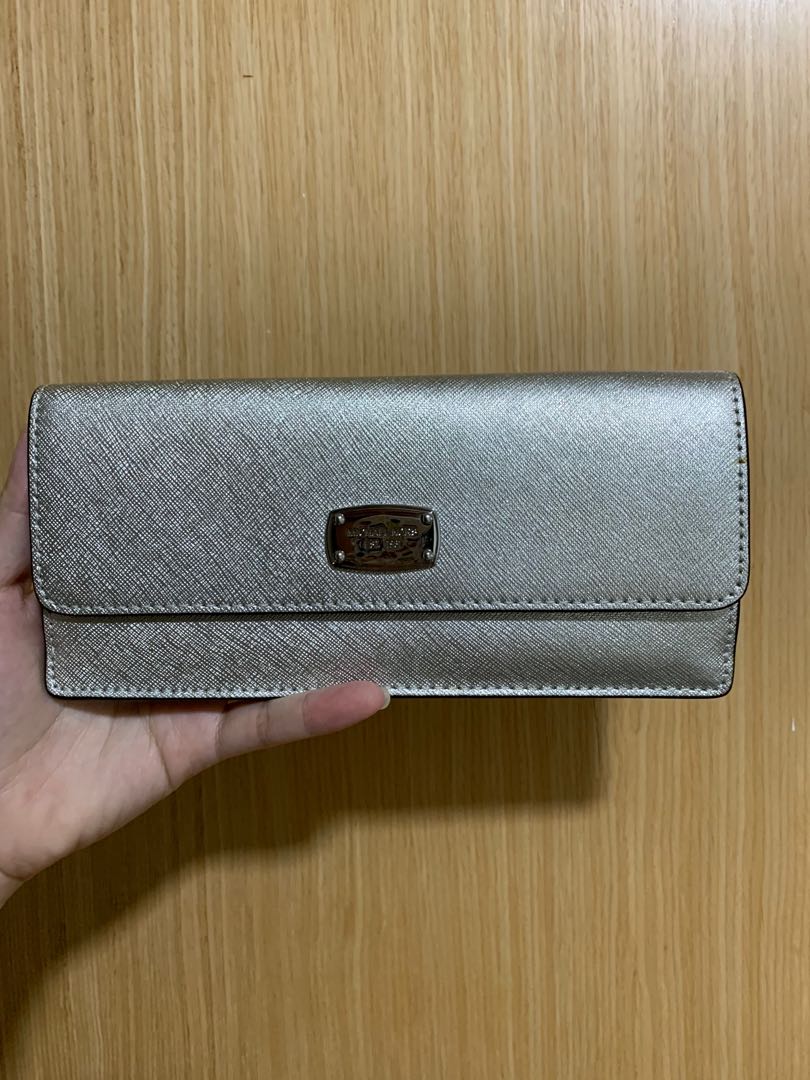 Michael kors silver wallet, Women's Fashion, Bags & Wallets, Purses &  Pouches on Carousell