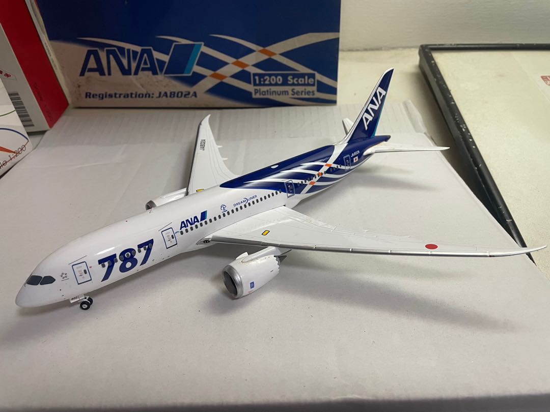Phoenix Models 1:200 ANA Boeing 787-8 JA802A in special livery 
