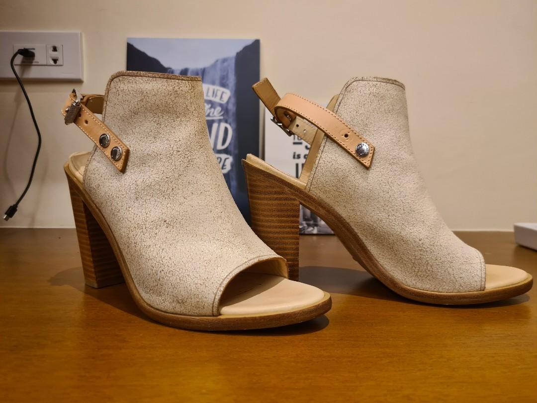 Rag & Bone U.S.A (Category: Heels) located in Pasig City. Submitted by yourgotobag (Listing ID 1082325179, Image 1). Description: size is 7 1/2 -8.