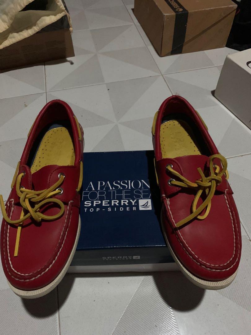 All top red sperrys