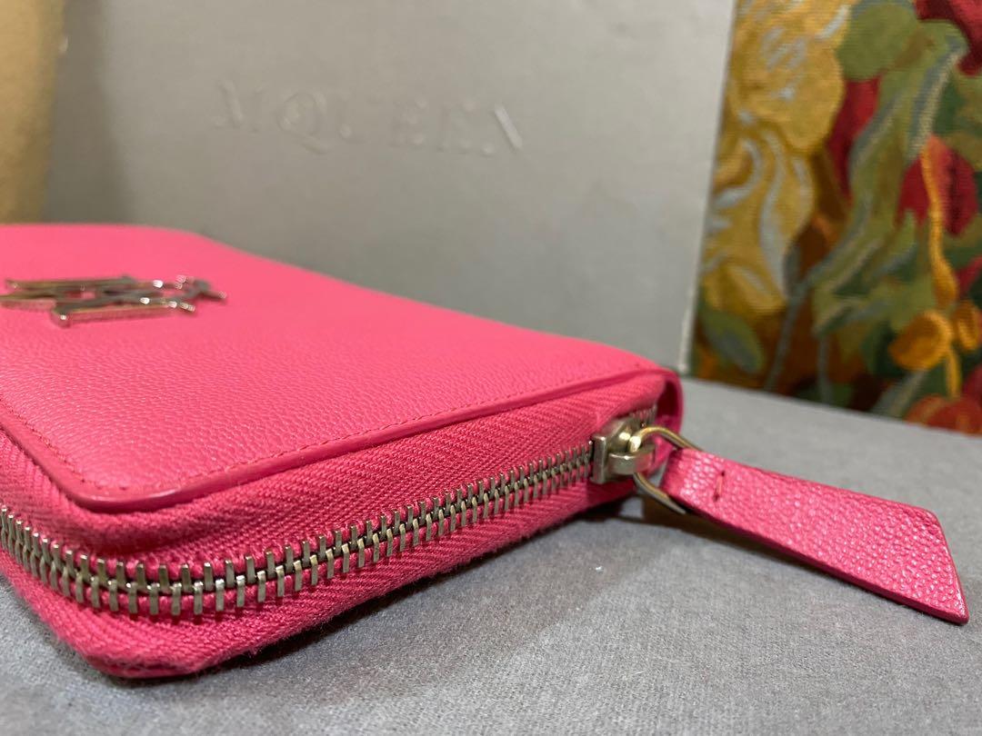 SALE!!! Authentic Alexander McQueen wallet (Category: Luxury Bags & Wallets) located in Quezon City. Submitted by authinthecity (Listing ID 1082294618, Image 3). Description: Rosehip color 🌷 Brand new Never been used Bought it for Php 33,500 .