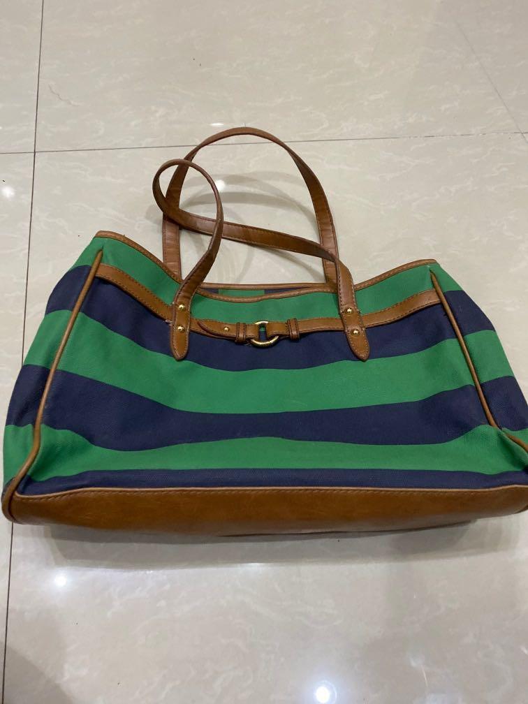 Tommy Hilfiger Bag (Category: Shoulder Bags) located in Caloocan City. Submitted by rtariman (Listing ID 1082290334, Image 1). Description: Tommy Hilfiger Bag.
