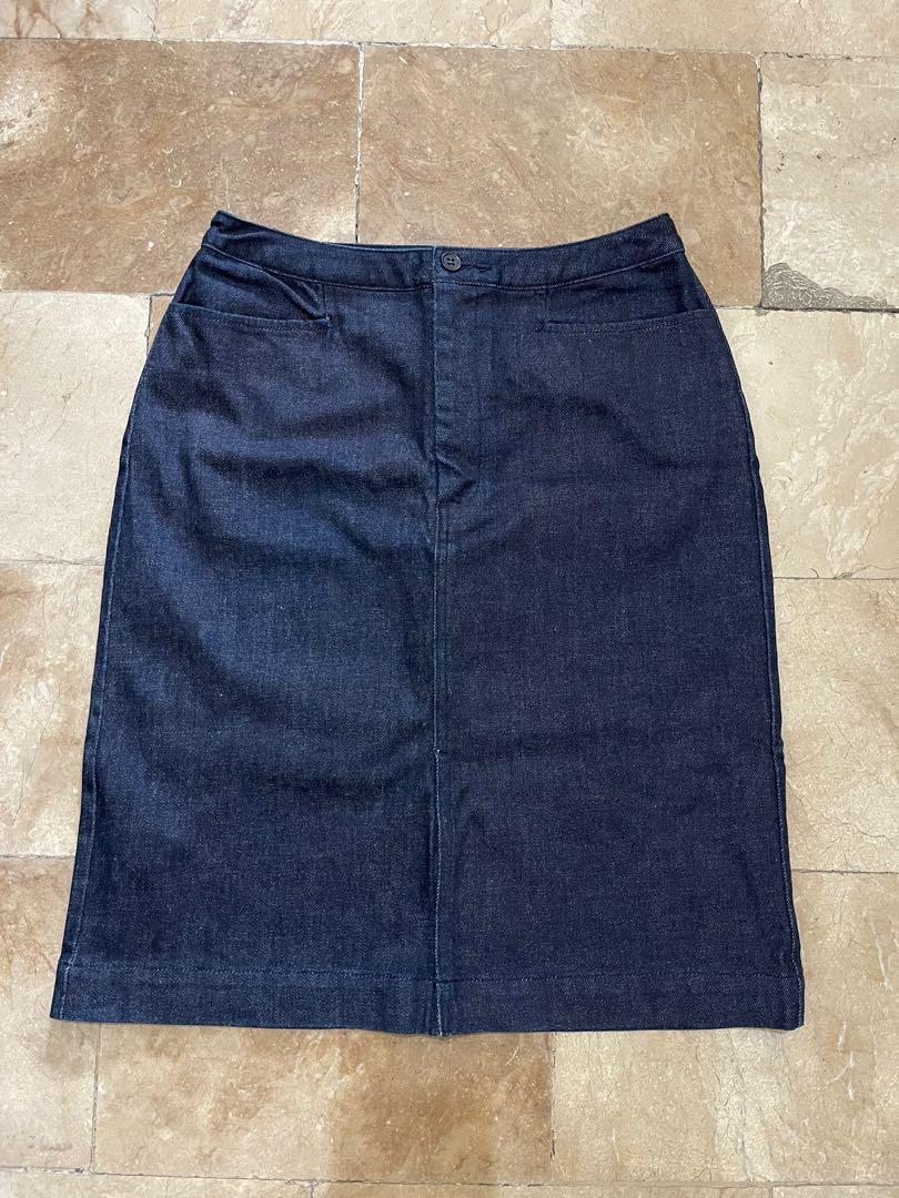 Uniqlo Denim Skirt (Category: Skirts) located in Valenzuela. Submitted by heyimrona (Listing ID 1082244958, Image 1). Description: .