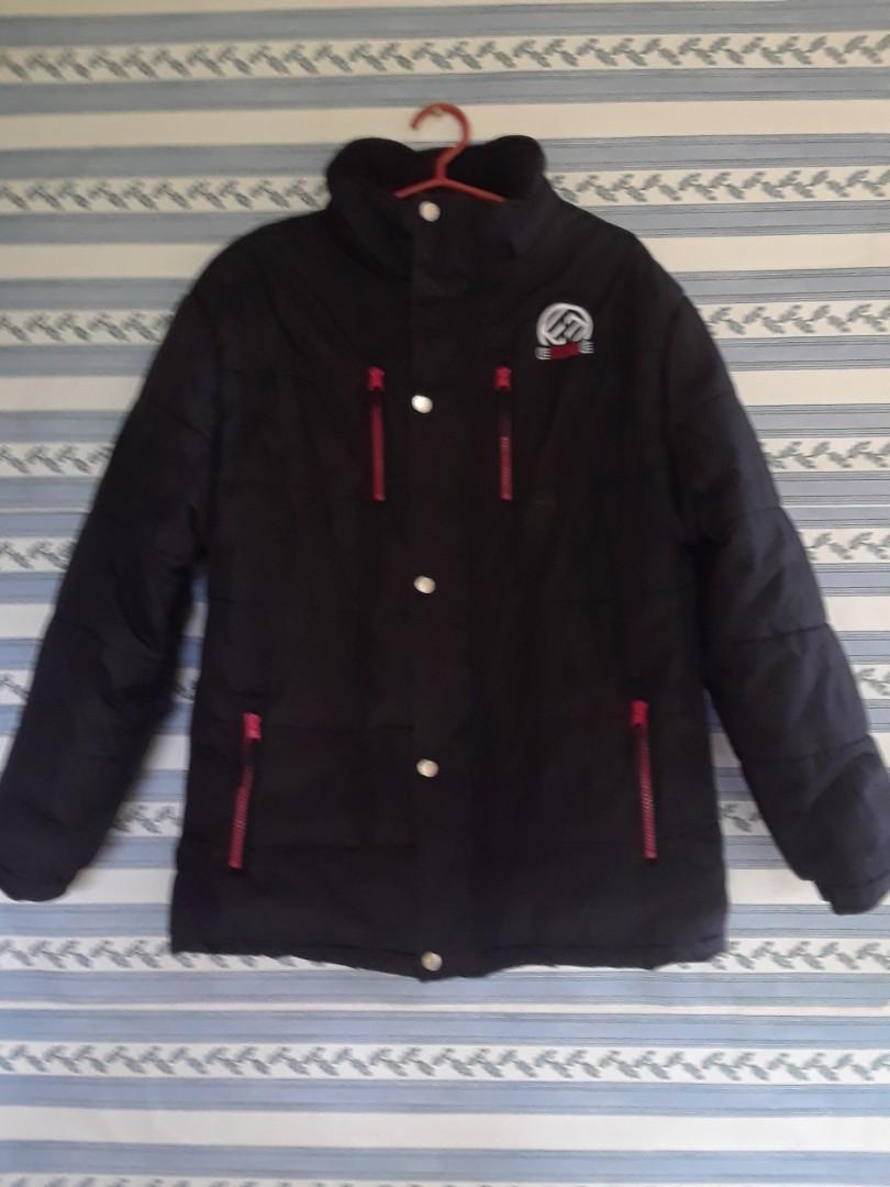 Repriced VTg Brand Puffer Jacket (Category: Coats, Jackets and Outerwear) located in Calapan. Submitted by shakalak (Listing ID 1082356041, Image 1). Description: Size on tag 14/16 Teen but will fit Large frame sa women Unisex karararing lang from.US box .