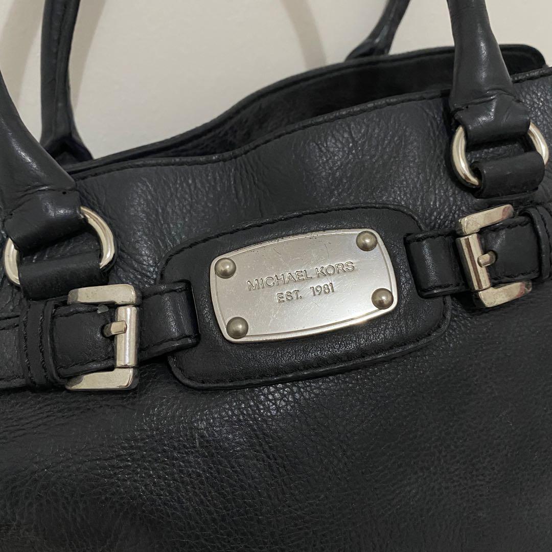 Authentic Michael Kors MK Hamilton Leather Bag with Sling (Category: Luxury Bags & Wallets) located in Las Pinas. Submitted by thestylecapital (Listing ID 1082478039, Image 2). Description: Authentic Michael Kors MK Bag Hamilton Genuine Leather Pasalubong from US 8.5/10 condition Needs cleaning Selling bc I don’t work anymore and won’t be using it na 14" wide, 11"long 6" wide (from the side, yung how thick the bag is) 26" long (top of sling to bo