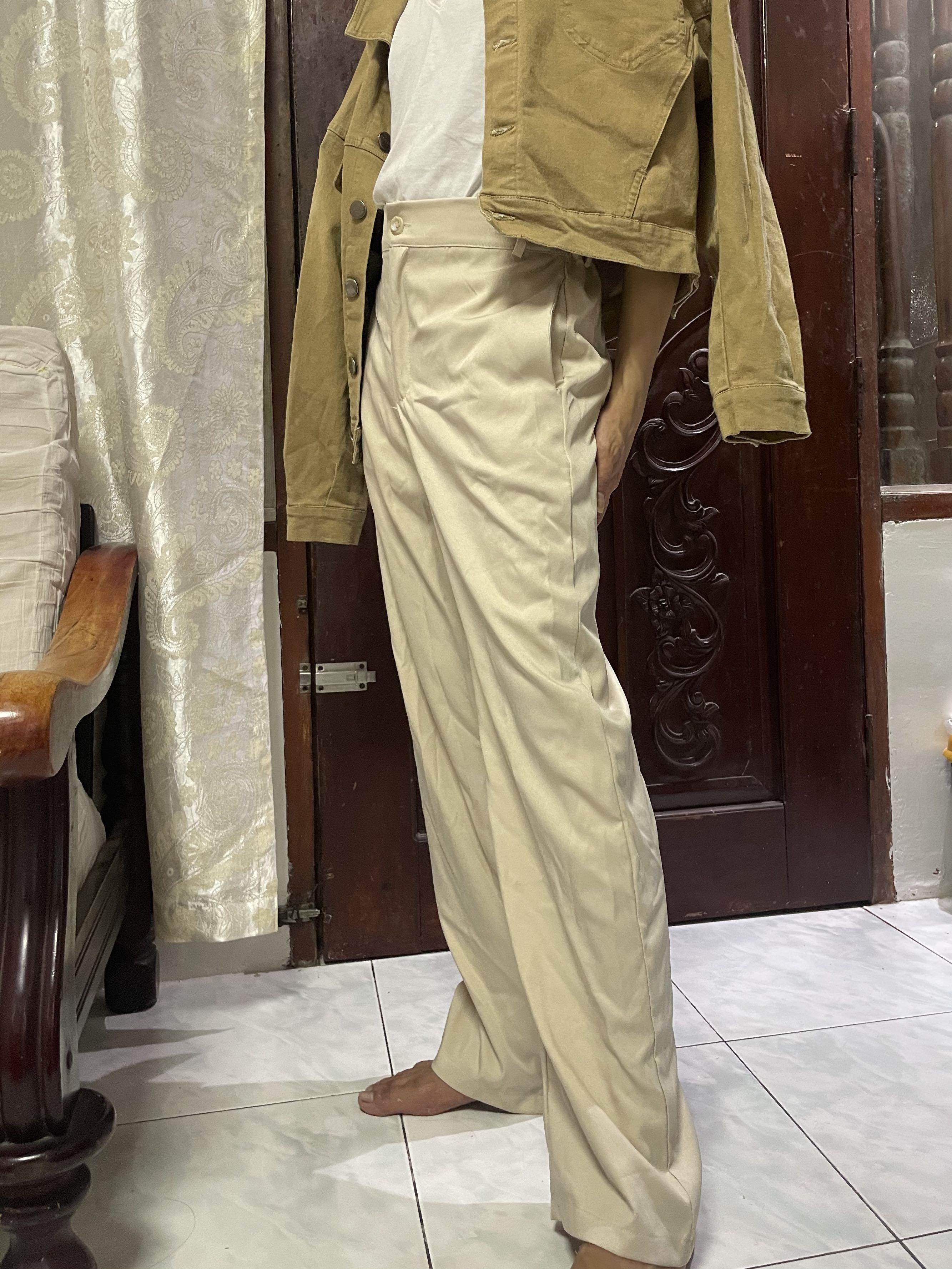 Chic High Waist Versatile Loose Straight Wide (Category: Other Bottoms) located in Cabuyao City. Submitted by kenpineapple (Listing ID 1082586926, Image 3). Description: IN GOOD CONDITION! Never used. RF: Wrong order. Bought it for 700 pesos. Size: L: Pants Length: 101cm/ Thighs: 58cm/ Waist: 65cm (Elastic) Design: Straight Trousers Length: Full Length Waist Shape: High waist Style: College Thickness: Regular Material: Polyester PAYMENT VIA: GCAS