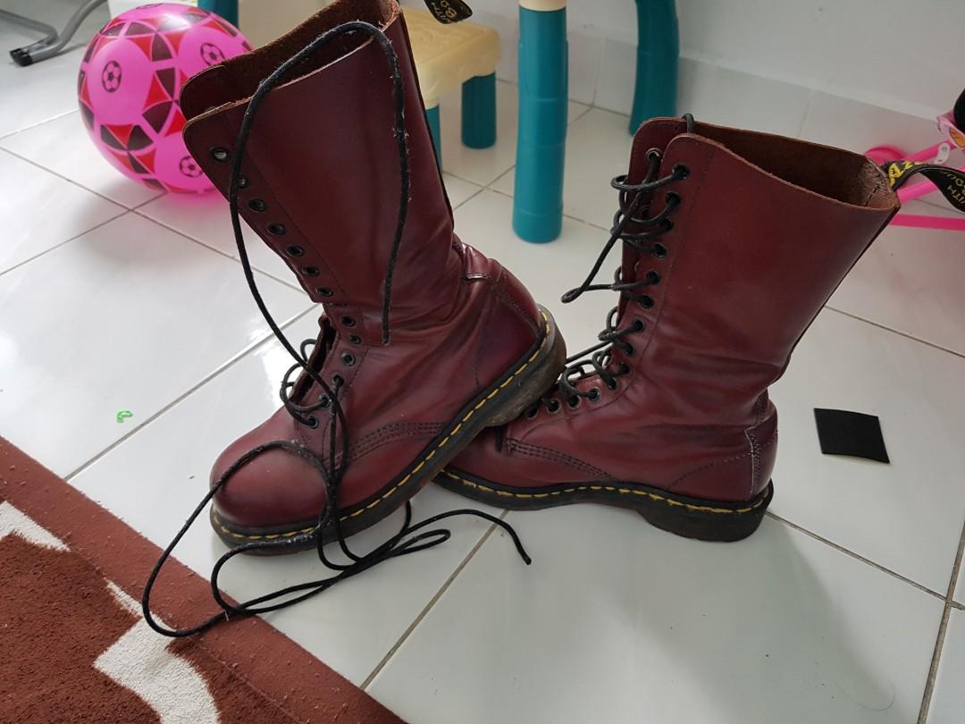 14 hole doc martens oxblood store