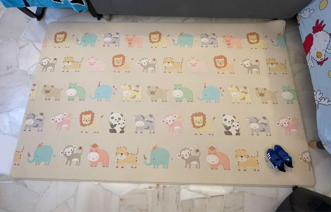 Dwinguler animal shop parade playmat