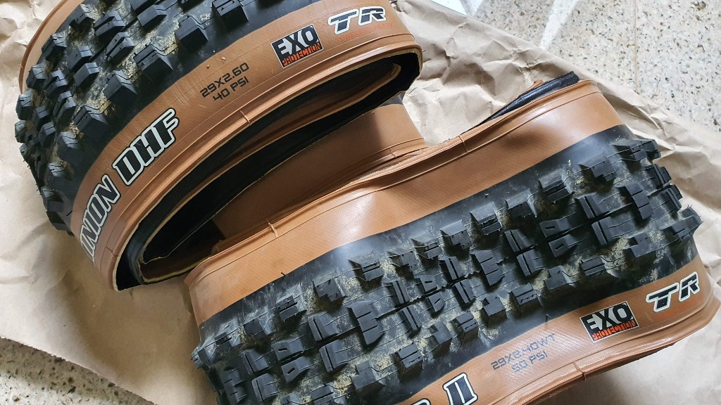 Maxxis Minion DHF DHR II 29 tan wall combo Sports Equipment