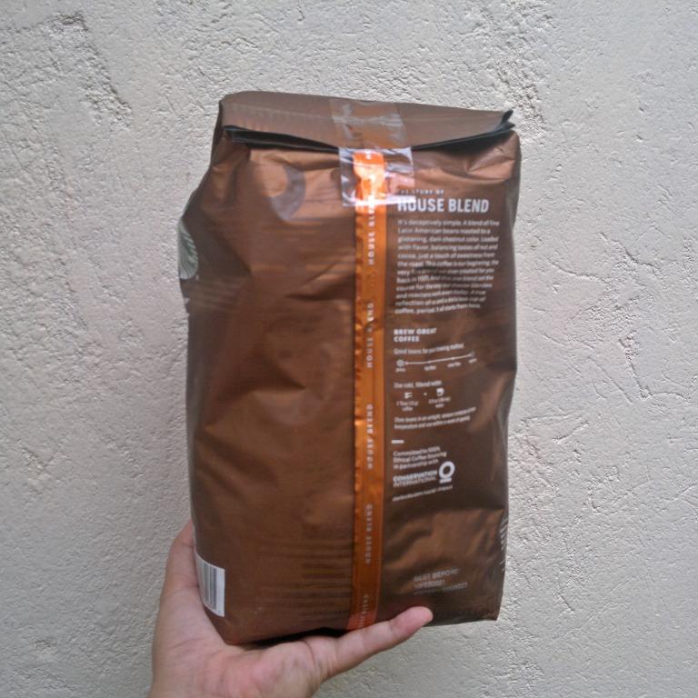Starbucks House Blend, Medium Roast Whole Bean (Category: Beverages) located in Manila. Submitted by wanderingaroha (Listing ID 1082527316, Image 3). Description: Starbucks House Blend Medium Roast Whole Bean 100% Arabica Coffee Net Weight: 40 oz (2.5 lb) (1.13 kg) Shipping c/o buyer Thank you!.